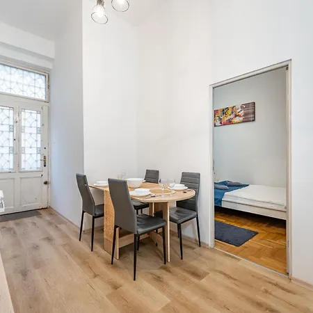 M&M Apartment - Ferenciek Tere Budapest Exterior photo