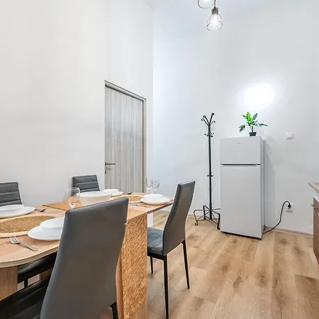 M&M Apartment - Ferenciek Tere Budapest Exterior photo